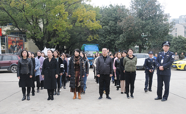 华体会体育(中国)hth·官方网站工会举行"三八"妇女节爱心慰问活动