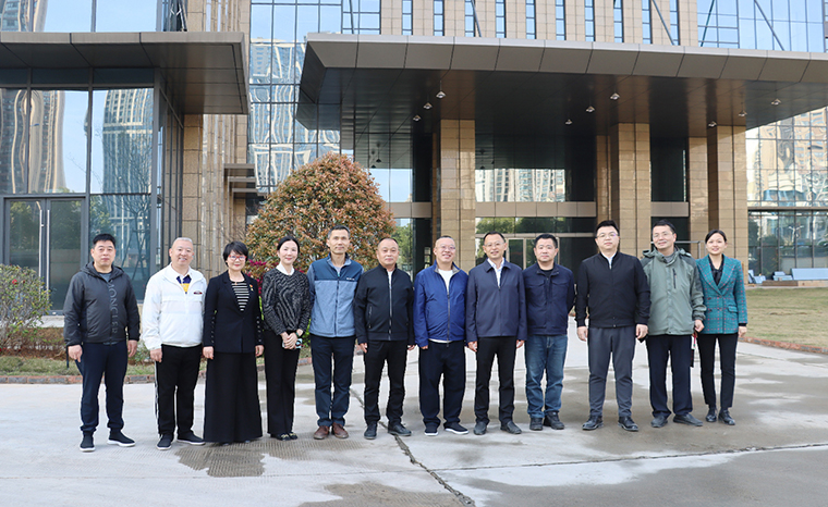 中共长沙市雨花区委常委、常务副区长吴平辉一行莅临绿之韵中心调研